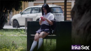 Inocente colegiala latina culona es llevada con mentiras a casa de un extraño para follar