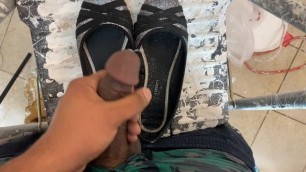 CUMSHOT ON STINKY FLATS